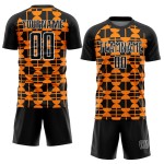 Maillot de football personnalisé à sublimation, motif géométrique, orange et blanc, noir Maillot de football personnalisé à sublimation, motif géométrique, orange et blanc, noir