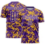 Maillot de football à sublimation, uniforme fluide abstrait or-blanc violet personnalisé Maillot de football à sublimation, uniforme fluide abstrait or-blanc violet personnalisé