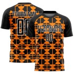 Maillot de football personnalisé à sublimation, motif géométrique, orange et blanc, noir Maillot de football personnalisé à sublimation, motif géométrique, orange et blanc, noir