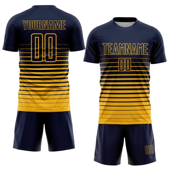 Maillot de football bleu marine à rayures fines, imprimé doré et sublimé Maillot de football bleu marine à rayures fines, imprimé doré et sublimé