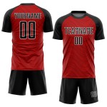 Maillot de football rouge ondulé noir et blanc avec lignes de sublimation personnalisées Maillot de football rouge ondulé noir et blanc avec lignes de sublimation personnalisées